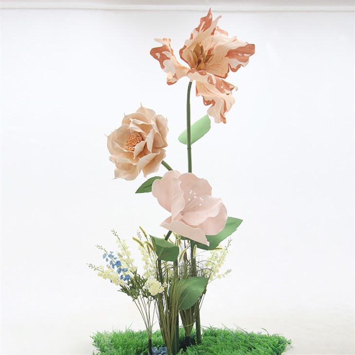 Combinació de flors de paper d’escuma gegant